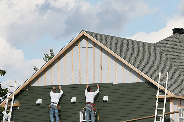 Professional Siding Installation technician working in South Hamilton, MA